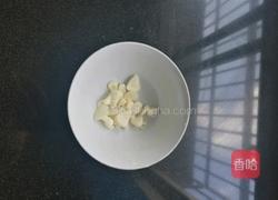 蒜香乌尼头（本地的一种野菜）的做法图解2