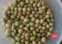 韭菜拌菜黄豆的做法图解1