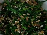 韭菜炒蜂儿的做法[图]