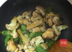 菜花炒鸡翅根的做法图解4