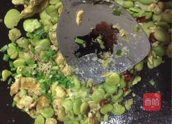 鸡蛋香炒蚕豆的做法图解6
