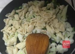 菜花炒猫耳朵的做法图解5