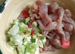 青椒炒肉丝的做法图解2