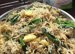 顺顺鸡蛋酱油炒面