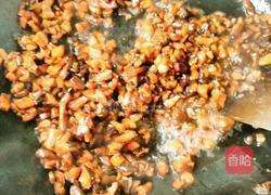 乳清猪肉香菇包的做法图解4