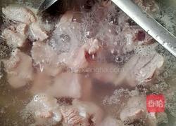 藕片红枣排骨汤的做法图解4