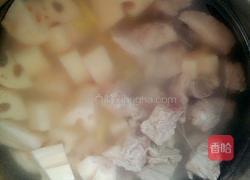 藕片红枣排骨汤的做法图解6