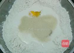 松子奶油•夹心面包的做法图解1