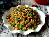 炖黄豆肉丁的做法[图]