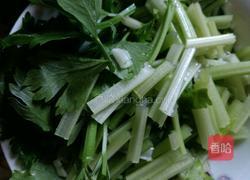 芹菜炒牛肉的做法图解2