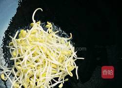 黄豆芽炒莴笋的做法图解3