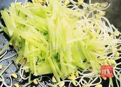 黄豆芽炒莴笋的做法图解4