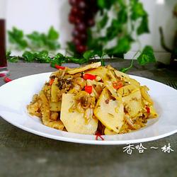 猪皮腌菜炒春笋的做法[图]