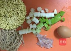 炒方便面的做法图解1
