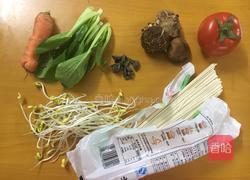 五彩砂锅汤面的做法图解1