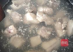 排骨炖土豆的做法图解1