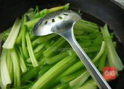 芹菜肉馅锅贴的做法图解9