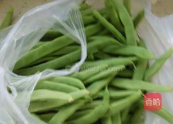 豆角炒肉丝的做法图解1