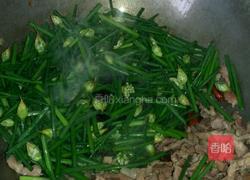 韭菜苔炒肉丝的做法图解5