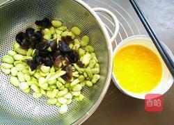 蚕豆木耳鸡蛋汤的做法图解1