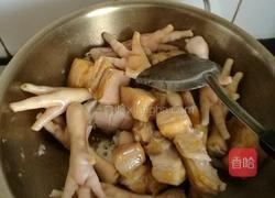 红烧鸡爪五花肉的做法图解5