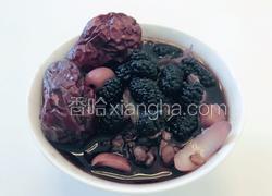 桑葚红枣黑米粥