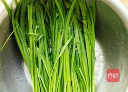 韭菜鸡蛋饼的做法图解1