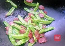 荷兰豆炒腊肠的做法图解7