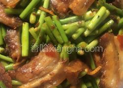 五花肉炒蒜苔