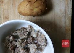 土豆炖排骨的做法图解1