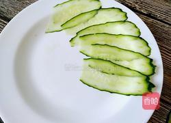 黄瓜人物拼图的做法图解2