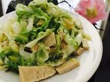 卷心菜清炒冻豆腐的做法[图]