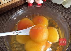 冰糖红杏罐头的做法图解1