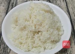 海苔粉松子仁鳗鱼炒饭的做法图解3