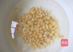 玉米红薯饼的做法图解1