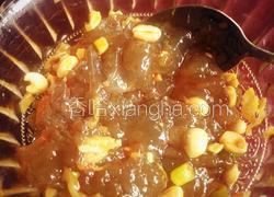 用勺子舀起吃的凉粉（自制红苕凉粉）