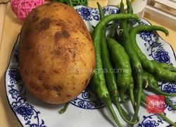 尖椒土豆丝的做法图解1