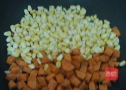 玉米红萝卜炒青瓜的做法图解3