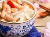 花 生 胡 萝 卜 鸡 脚 花 胶 汤 