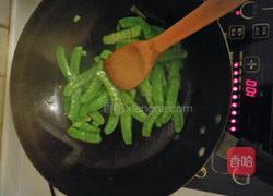丝瓜炒荷兰豆的做法图解4