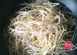 凉拌绿豆芽的做法图解2