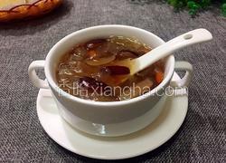 桃胶红枣银耳羹