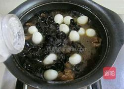 鹌鹑蛋木耳炒排骨的做法图解7