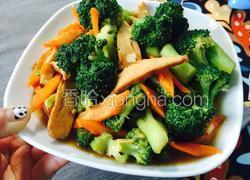 鸡胸肉炒西兰花