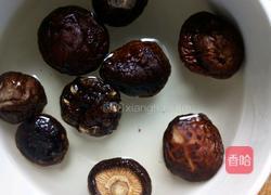 香菇炒鸡蛋的做法图解2