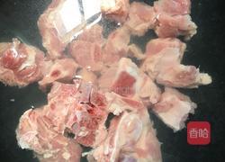 玉米胡萝卜排骨汤的做法图解2