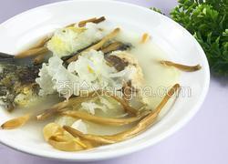 银耳鱼尾汤