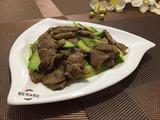 栗蘑炒瓜片的做法[图]