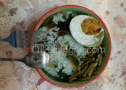咸菜咸鸭蛋海带剩饭粥