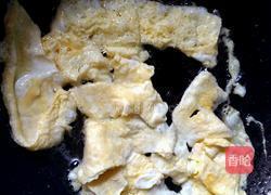 蒜臺炒鸡蛋的做法图解4